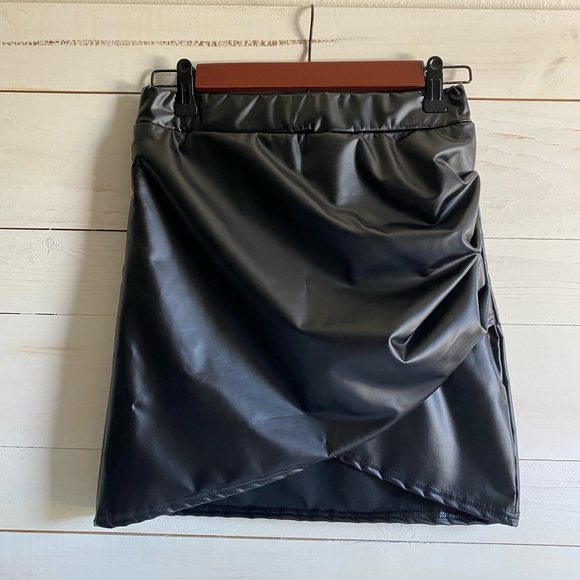 Faux leather skirt - Picture 4 of 4